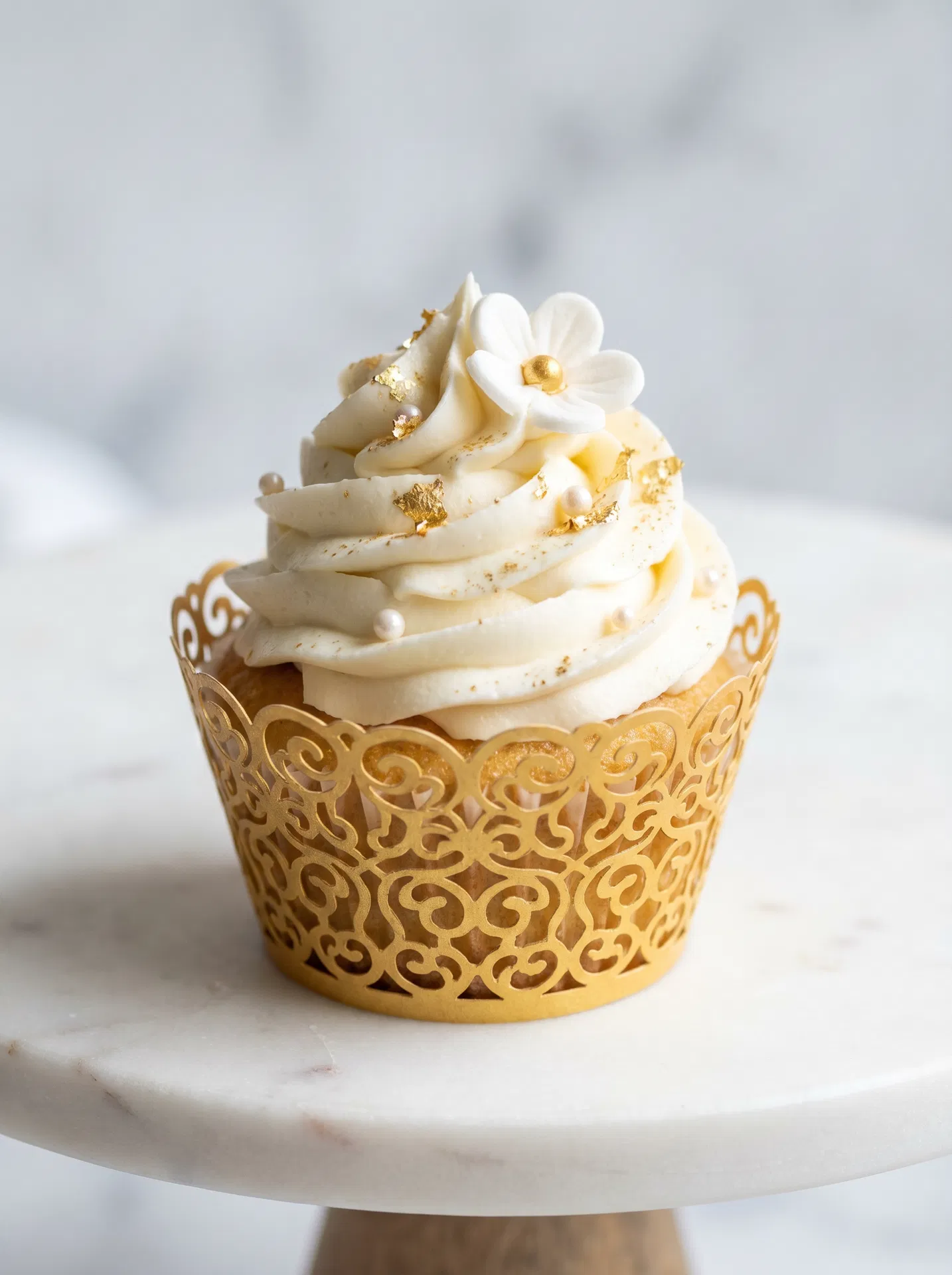 Elevated cupcakes by Caramel Cake Studio